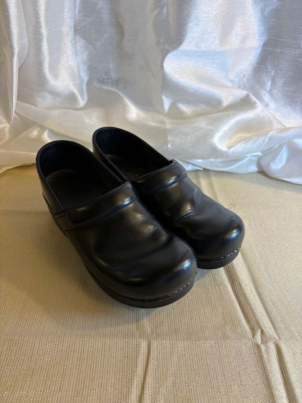 Dansko Professional Black Leather Clogs Size 40 Wide